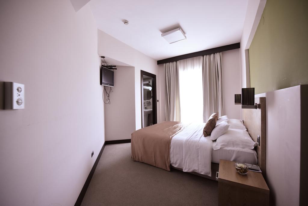 City Hotel Podgorica Pokoj fotografie