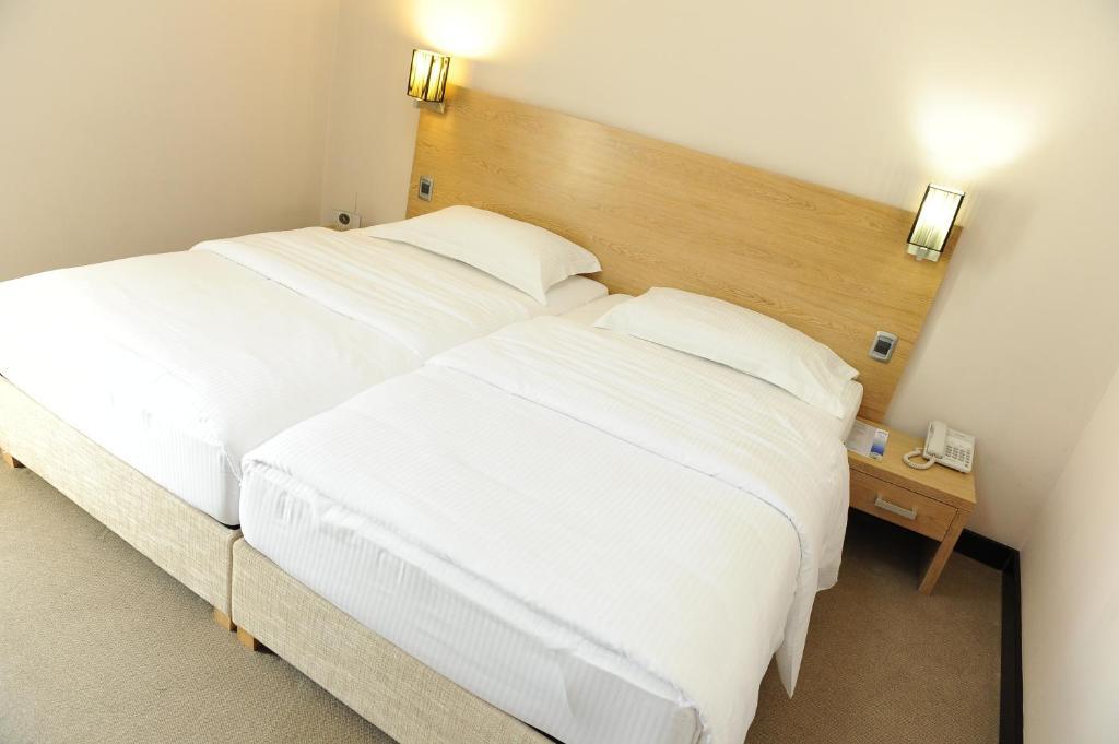 City Hotel Podgorica Pokoj fotografie